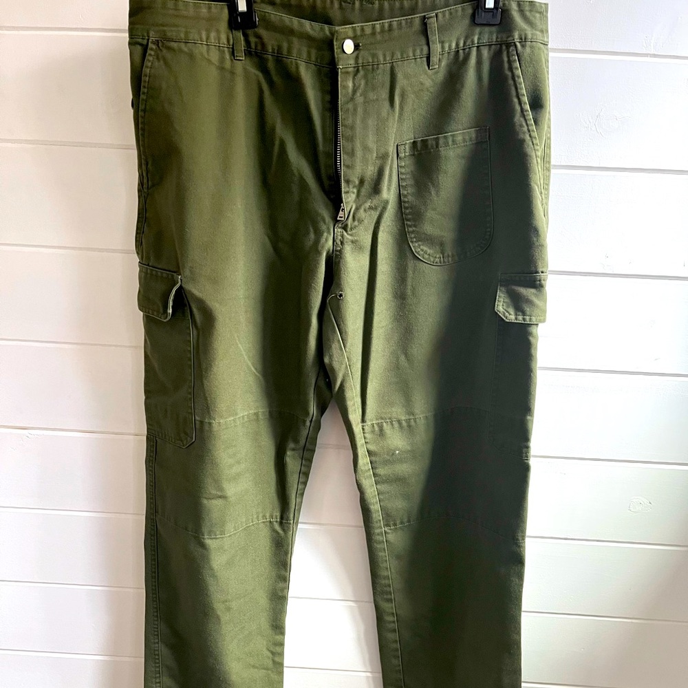 Men’s Tilit Cargo Chef Pants in 36” Waist.